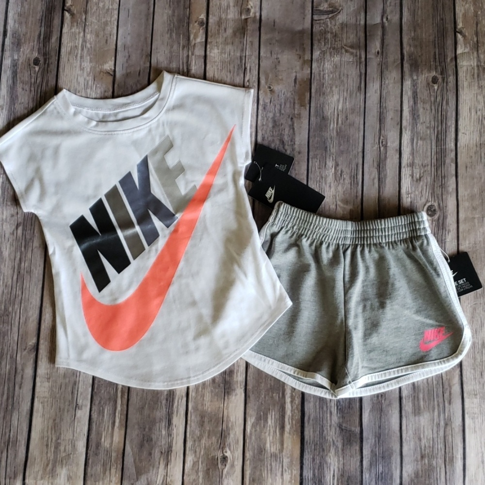 *2T ONLY*Nike Toddler Girl Futura Tee & Shorts Set - Picture 2 of 8